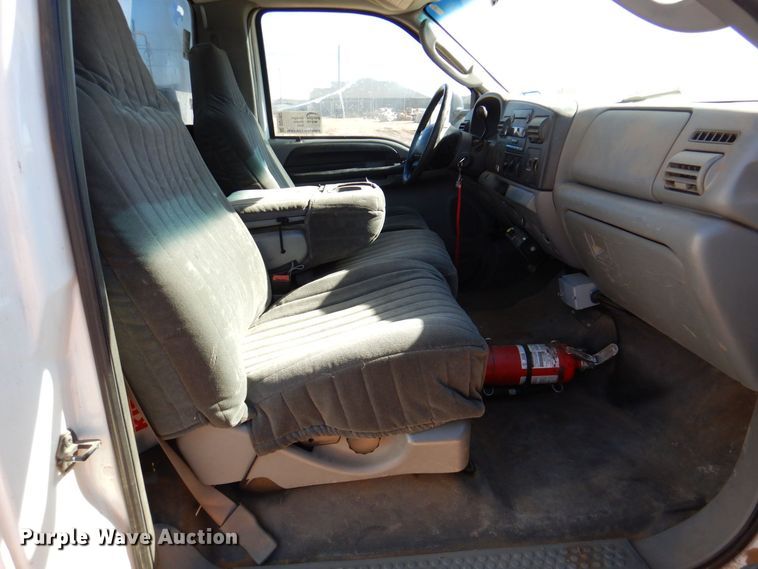 image for item DQ1902 2007 Ford F450 Super Duty XLT  bucket truck