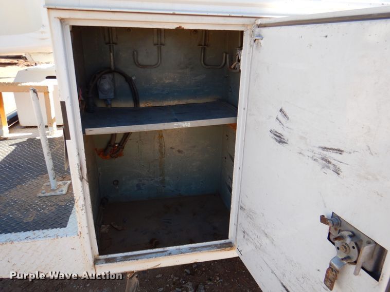 image for item DQ1902 2007 Ford F450 Super Duty XLT  bucket truck