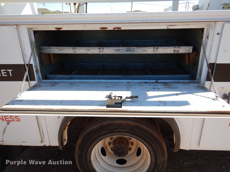 image for item DQ1902 2007 Ford F450 Super Duty XLT  bucket truck