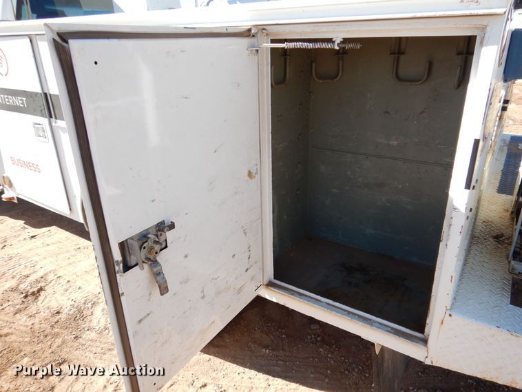 image for item DQ1902 2007 Ford F450 Super Duty XLT  bucket truck