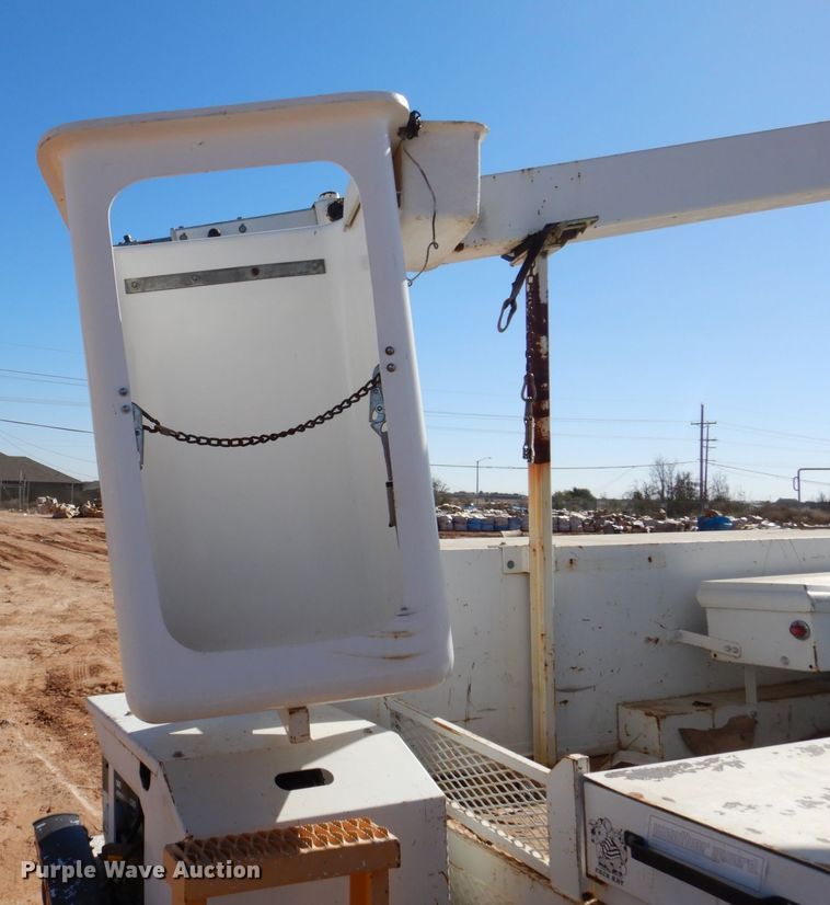 image for item DQ1902 2007 Ford F450 Super Duty XLT  bucket truck