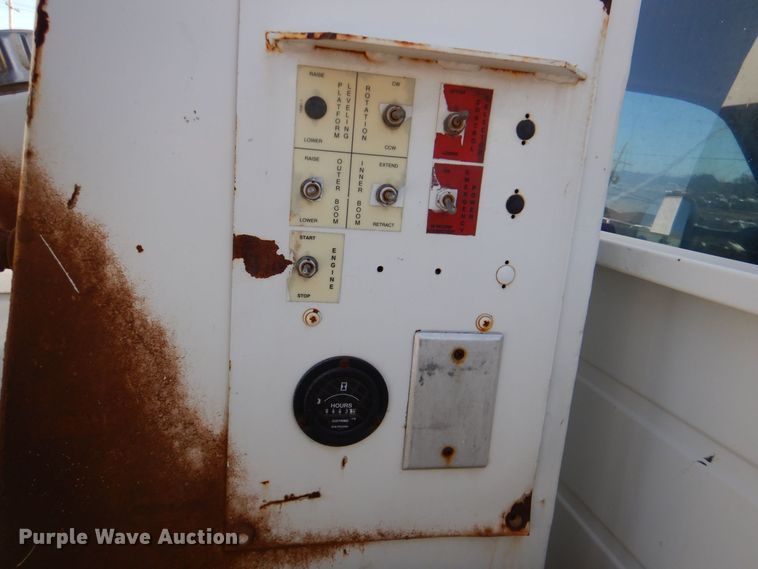 image for item DQ1902 2007 Ford F450 Super Duty XLT  bucket truck