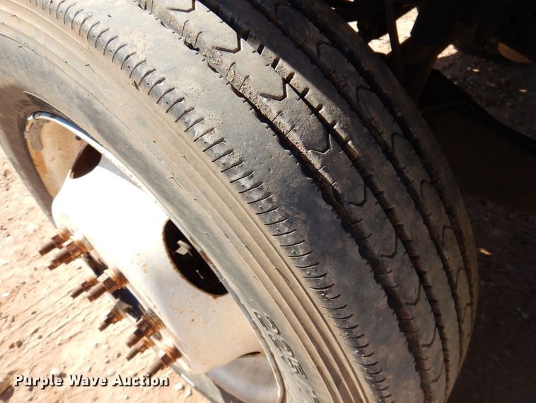 image for item DQ1902 2007 Ford F450 Super Duty XLT  bucket truck