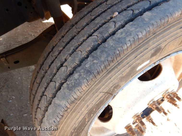 image for item DQ1902 2007 Ford F450 Super Duty XLT  bucket truck