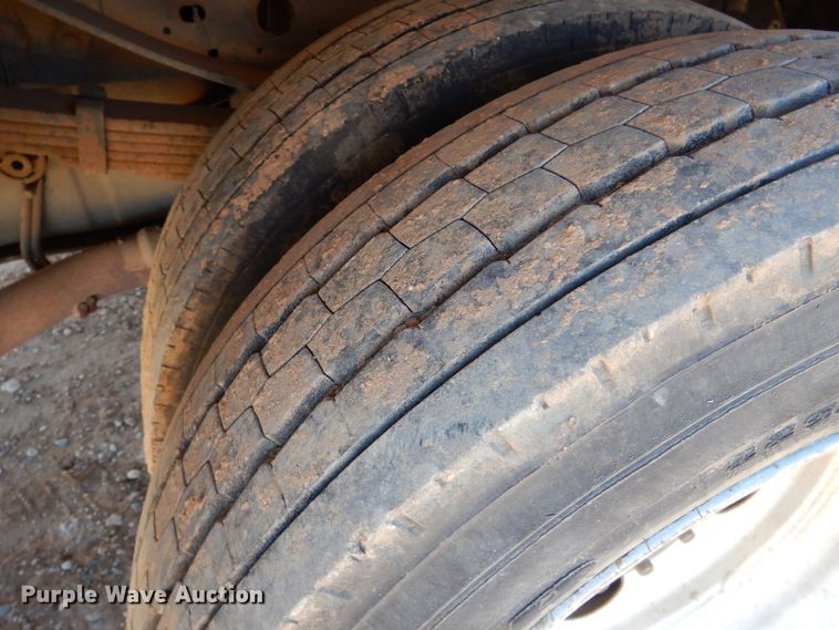 image for item DQ1902 2007 Ford F450 Super Duty XLT  bucket truck