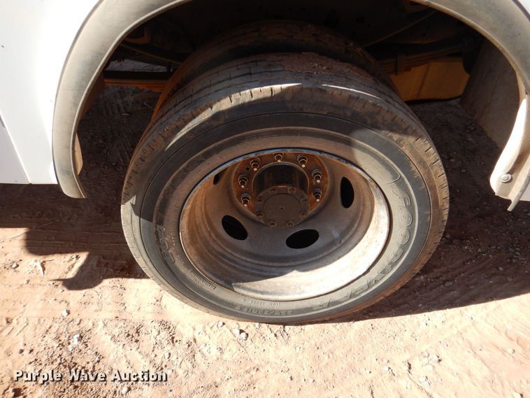 image for item DQ1902 2007 Ford F450 Super Duty XLT  bucket truck