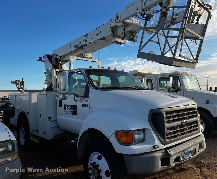 image for item DQ1903 2000 Ford F650 Super Duty  bucket truck