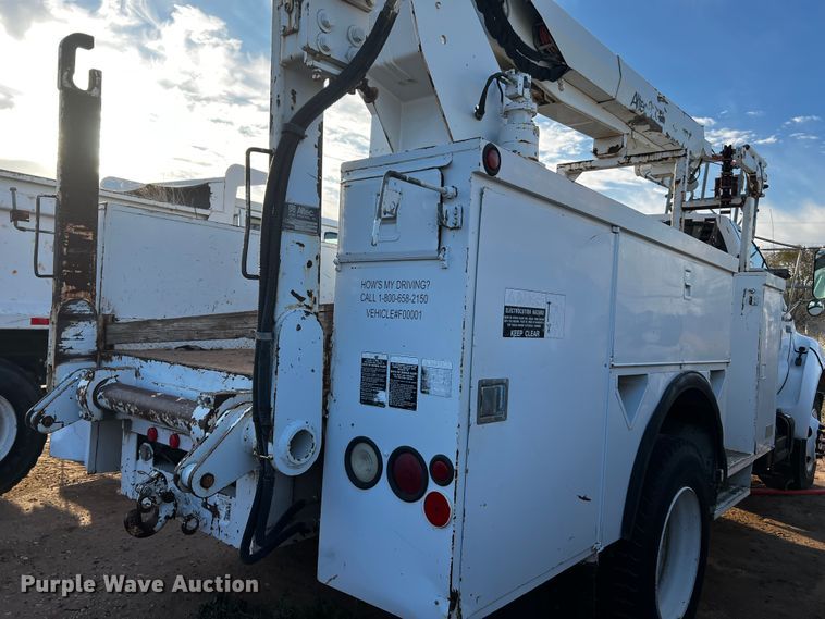 image for item DQ1903 2000 Ford F650 Super Duty  bucket truck