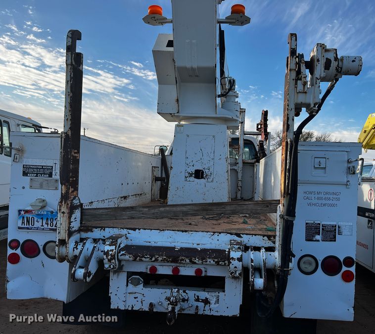 image for item DQ1903 2000 Ford F650 Super Duty  bucket truck