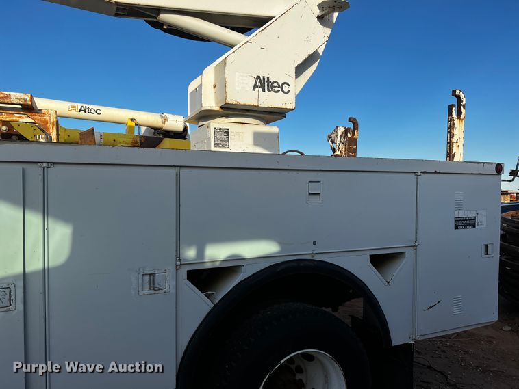 image for item DQ1903 2000 Ford F650 Super Duty  bucket truck