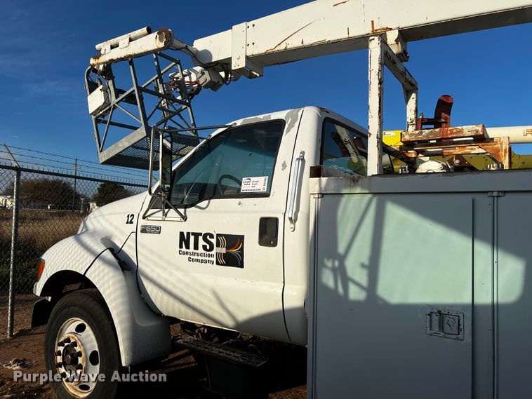image for item DQ1903 2000 Ford F650 Super Duty  bucket truck