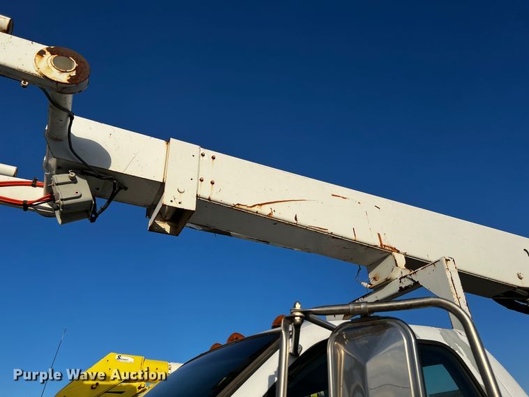 image for item DQ1903 2000 Ford F650 Super Duty  bucket truck