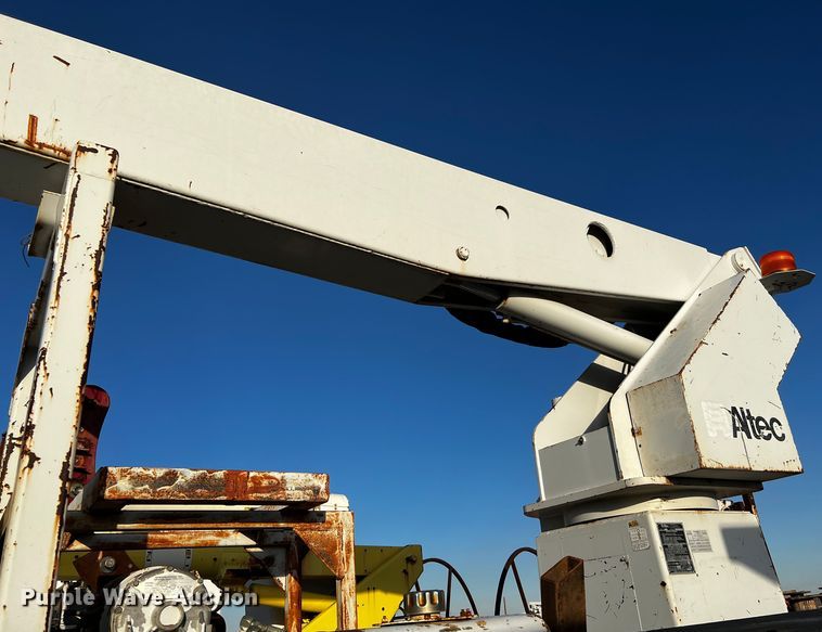 image for item DQ1903 2000 Ford F650 Super Duty  bucket truck