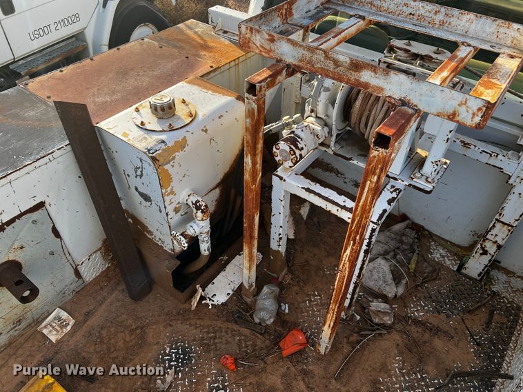 image for item DQ1903 2000 Ford F650 Super Duty  bucket truck