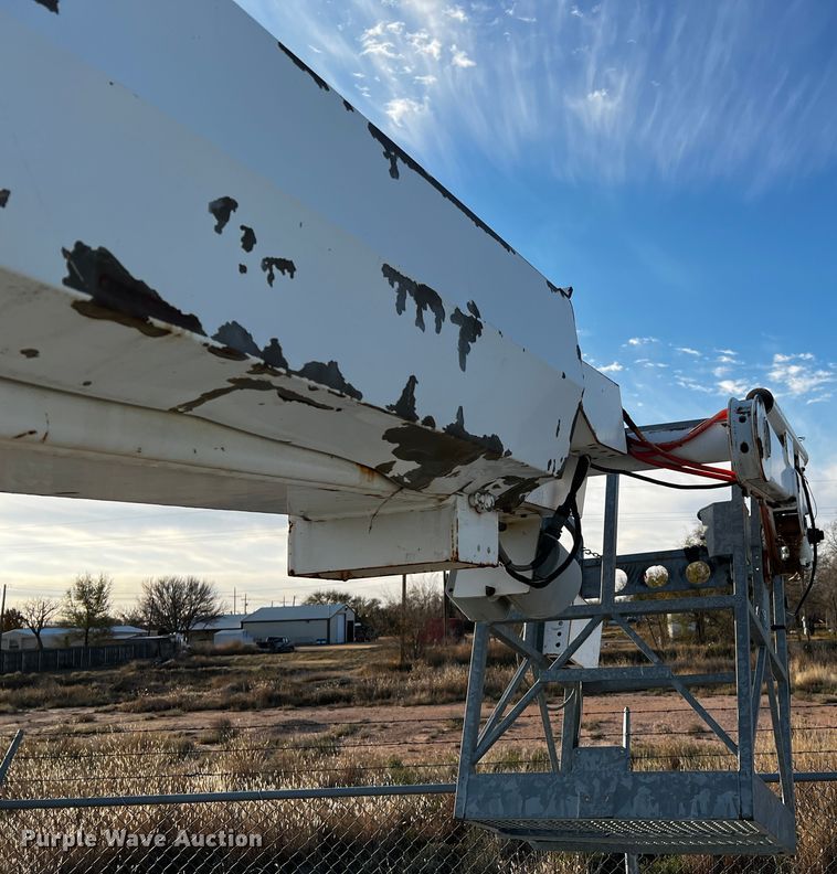 image for item DQ1903 2000 Ford F650 Super Duty  bucket truck