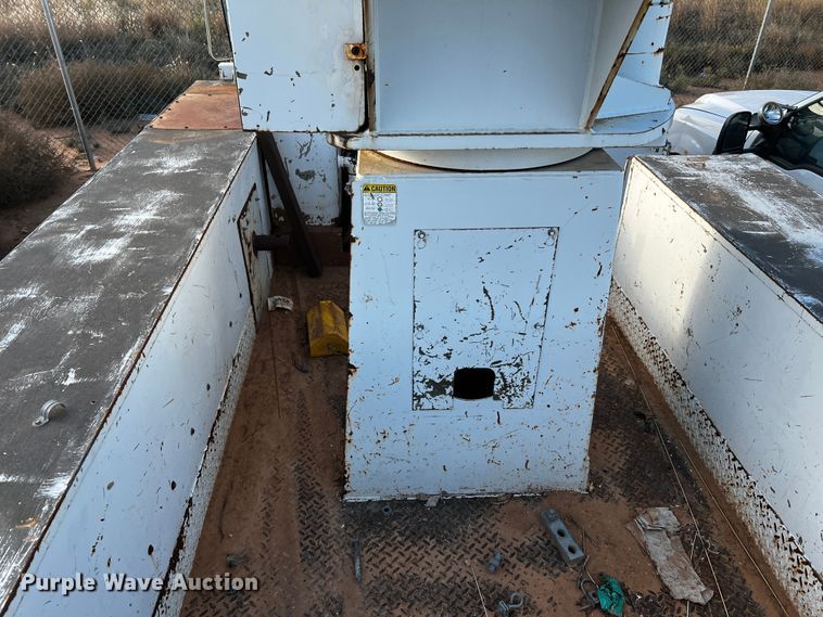 image for item DQ1903 2000 Ford F650 Super Duty  bucket truck