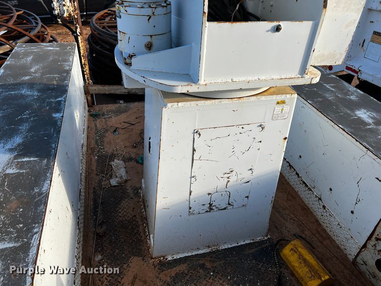 image for item DQ1903 2000 Ford F650 Super Duty  bucket truck