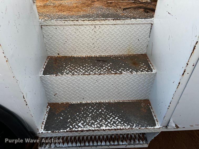 image for item DQ1903 2000 Ford F650 Super Duty  bucket truck