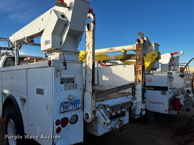 image for item DQ1903 2000 Ford F650 Super Duty  bucket truck