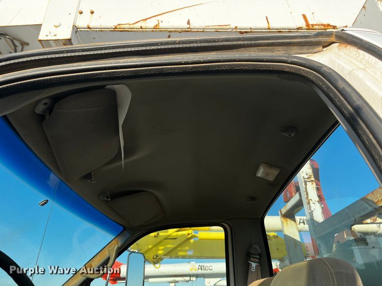 image for item DQ1903 2000 Ford F650 Super Duty  bucket truck