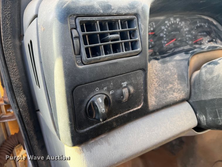 image for item DQ1903 2000 Ford F650 Super Duty  bucket truck