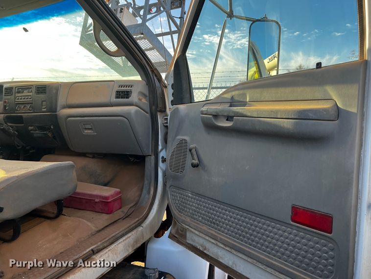 image for item DQ1903 2000 Ford F650 Super Duty  bucket truck