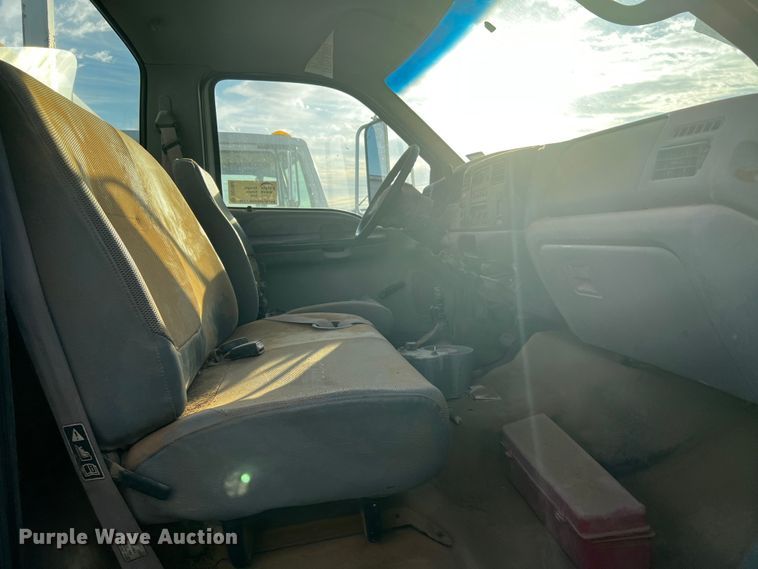 image for item DQ1903 2000 Ford F650 Super Duty  bucket truck