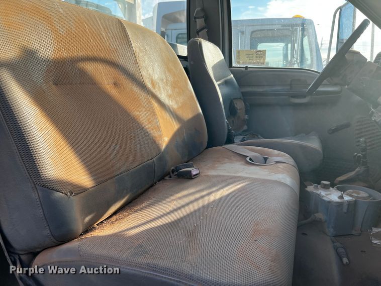 image for item DQ1903 2000 Ford F650 Super Duty  bucket truck