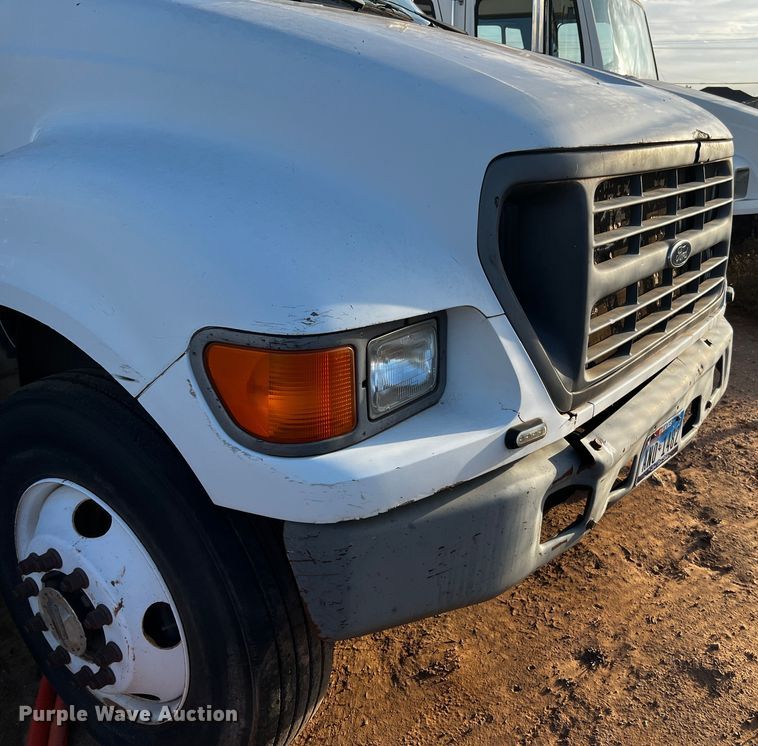image for item DQ1903 2000 Ford F650 Super Duty  bucket truck