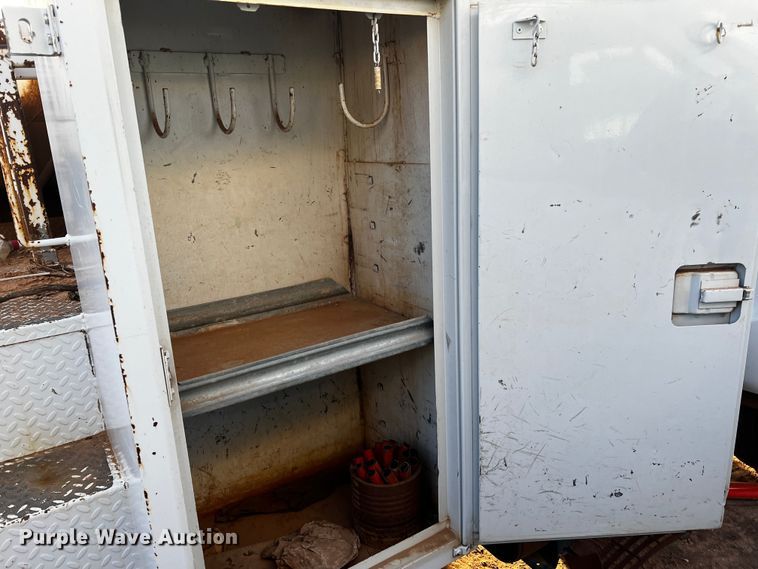 image for item DQ1903 2000 Ford F650 Super Duty  bucket truck