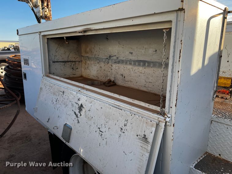 image for item DQ1903 2000 Ford F650 Super Duty  bucket truck