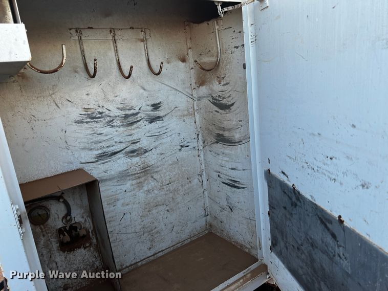 image for item DQ1903 2000 Ford F650 Super Duty  bucket truck