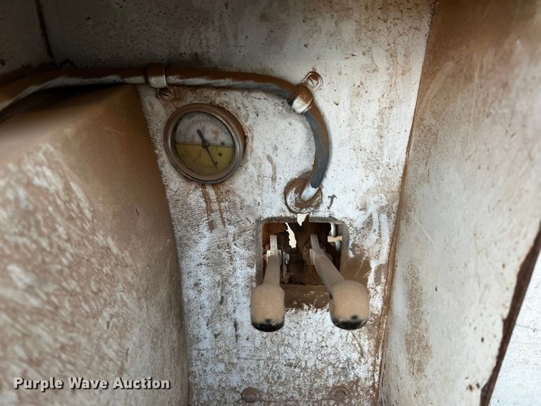 image for item DQ1903 2000 Ford F650 Super Duty  bucket truck