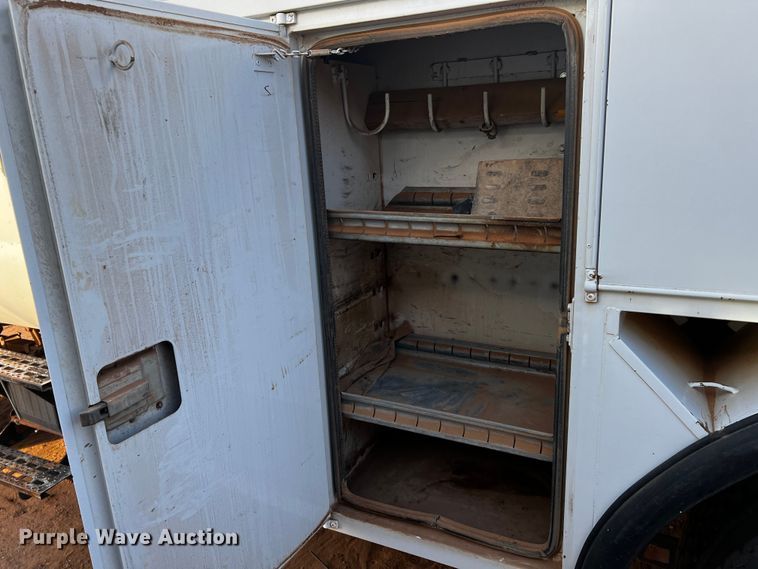 image for item DQ1903 2000 Ford F650 Super Duty  bucket truck