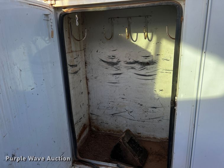 image for item DQ1903 2000 Ford F650 Super Duty  bucket truck