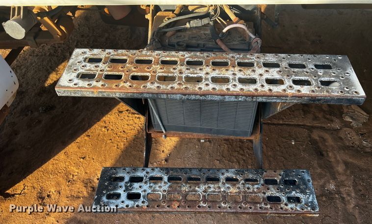 image for item DQ1903 2000 Ford F650 Super Duty  bucket truck