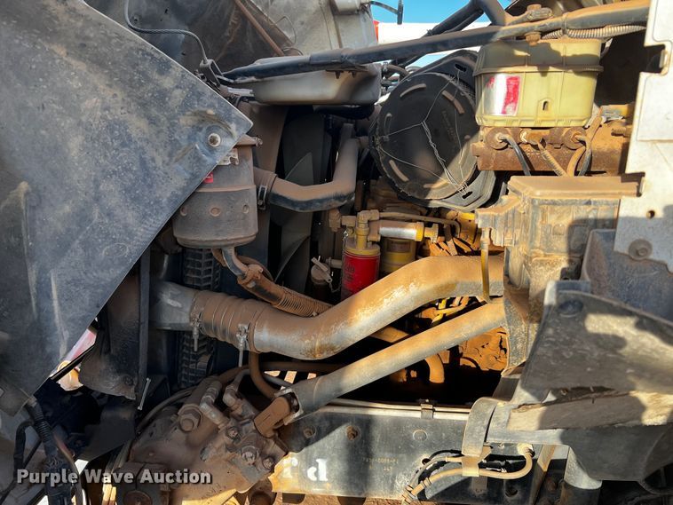 image for item DQ1903 2000 Ford F650 Super Duty  bucket truck