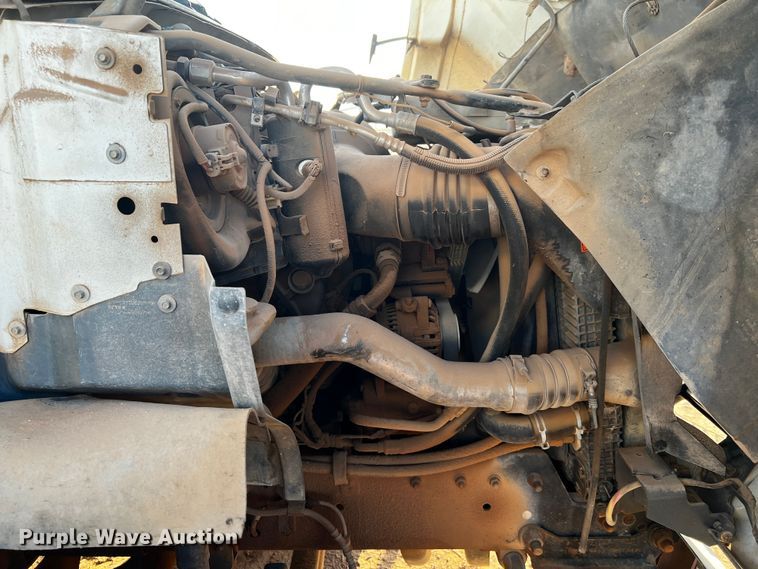 image for item DQ1903 2000 Ford F650 Super Duty  bucket truck