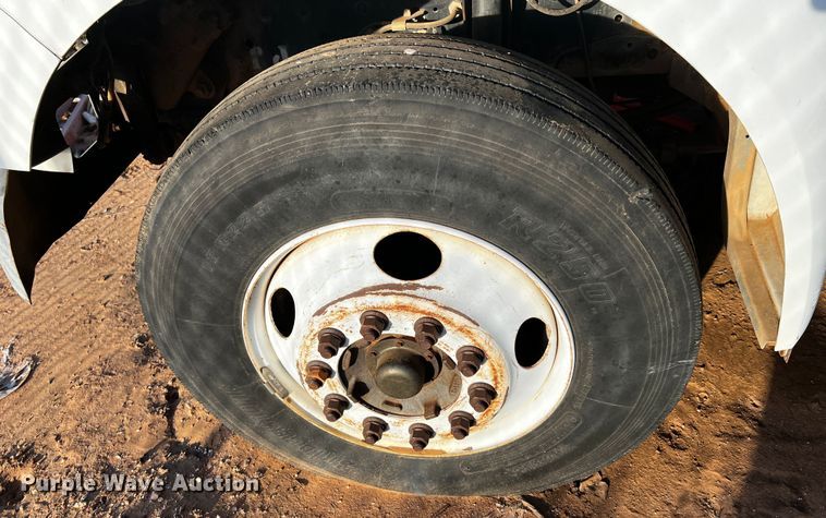 image for item DQ1903 2000 Ford F650 Super Duty  bucket truck