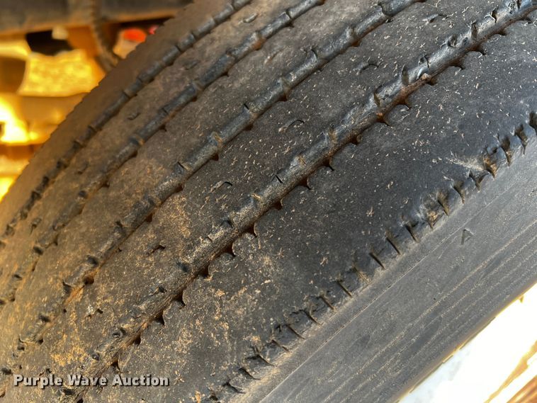 image for item DQ1903 2000 Ford F650 Super Duty  bucket truck