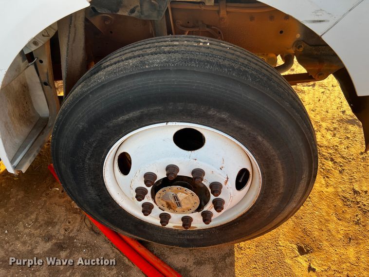 image for item DQ1903 2000 Ford F650 Super Duty  bucket truck