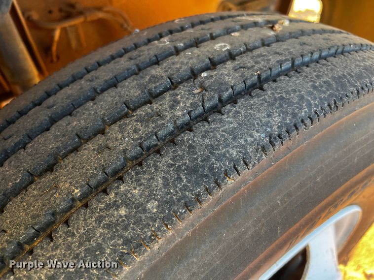 image for item DQ1903 2000 Ford F650 Super Duty  bucket truck