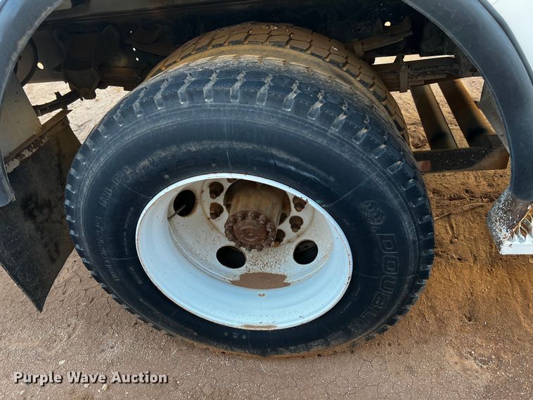 image for item DQ1903 2000 Ford F650 Super Duty  bucket truck