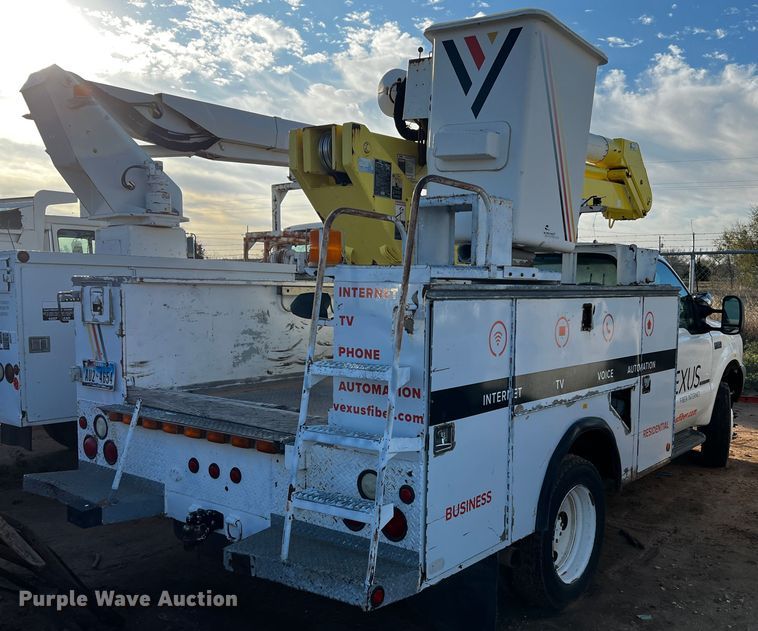 image for item DQ1904 2001 Ford F550 Super Duty  bucket truck