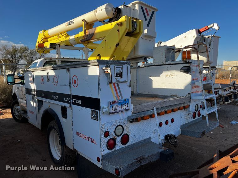 image for item DQ1904 2001 Ford F550 Super Duty  bucket truck