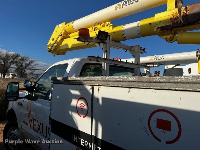 image for item DQ1904 2001 Ford F550 Super Duty  bucket truck