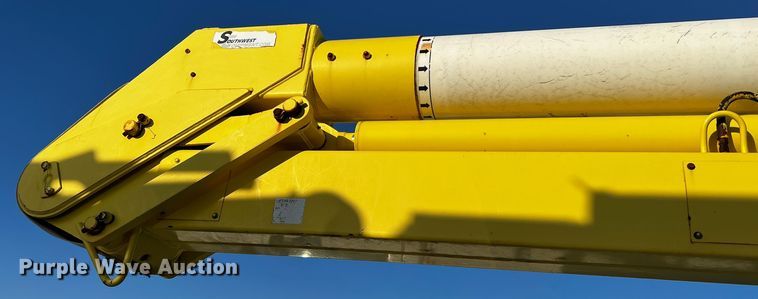 image for item DQ1904 2001 Ford F550 Super Duty  bucket truck