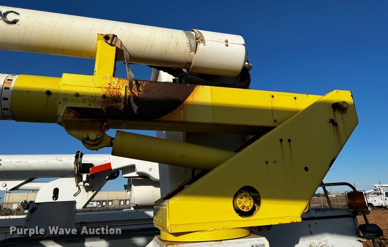 image for item DQ1904 2001 Ford F550 Super Duty  bucket truck