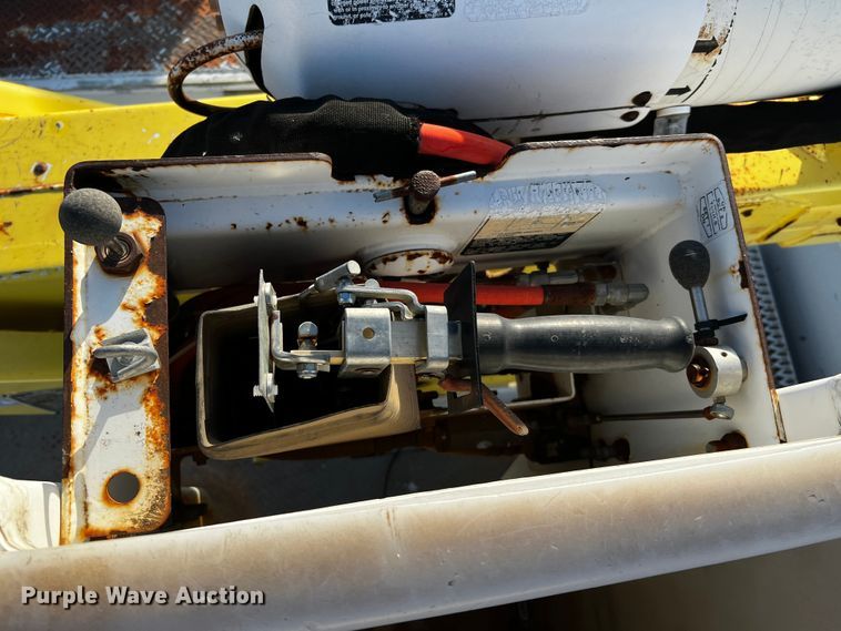 image for item DQ1904 2001 Ford F550 Super Duty  bucket truck