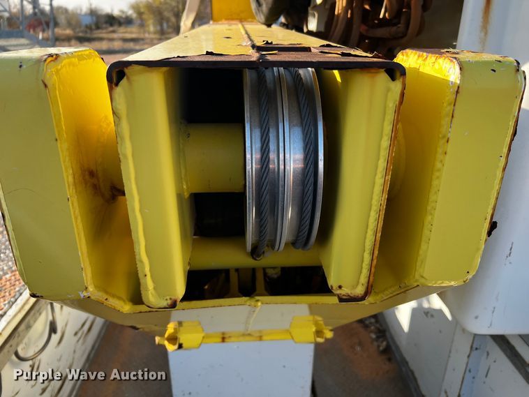 image for item DQ1904 2001 Ford F550 Super Duty  bucket truck